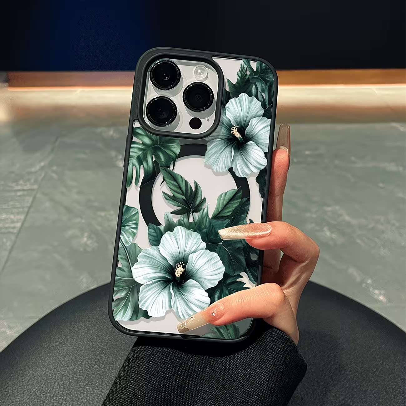 グリーンフローラルプリントのiPhoneケース iPhone - Magnetic Phone Case のレビューと価格